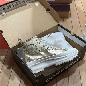 Brand new. Western design. Gold converse